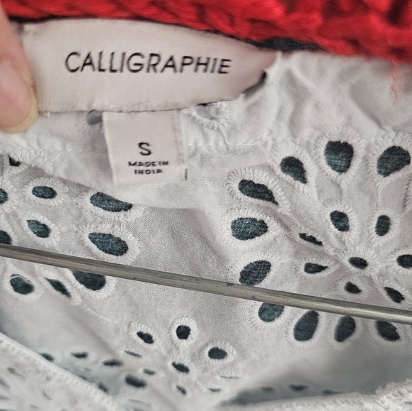 Calligraphie eyelet blouse. - Picture 3 of 5